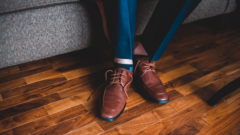 Formal and Casual Outfit Ideas for Men with Classic Leather Boots 